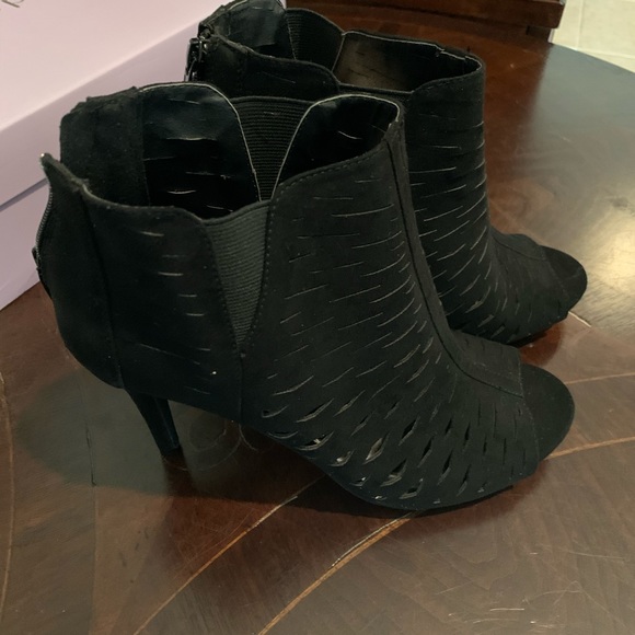 BNWT madden girl open toe booties - Picture 2 of 7